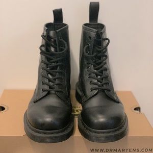 DOC MARTENS 1460 MONO SIZE 8
